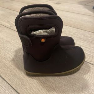 USED Baby Bogs toddler size 6, black. Purchased Jan 2023. Lots of life left!